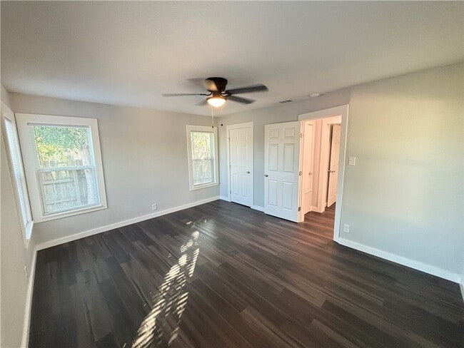 Building Photo - 417 Robert Dr