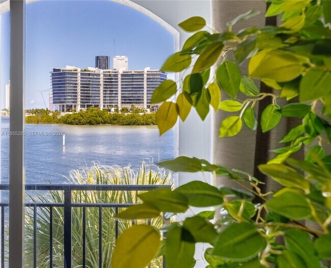 Building Photo - 3255 NE 184th St