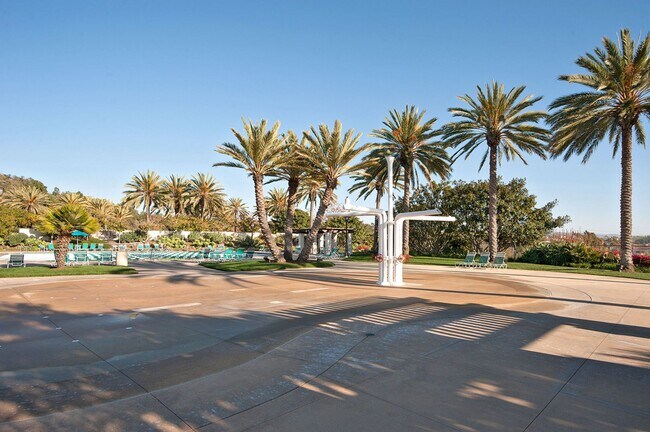 Building Photo - Stunning 5-Bedroom Pool Home in Talega – Luxury Living in San Clemente