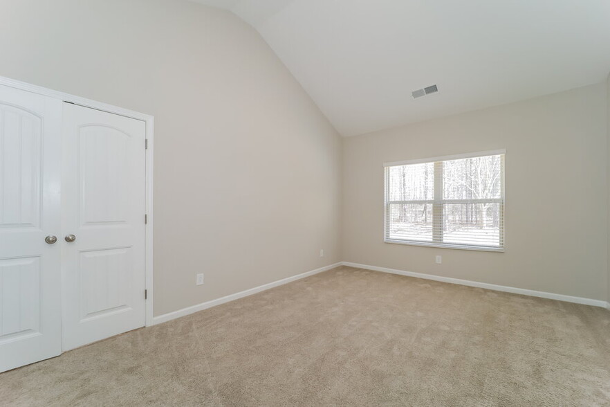 Building Photo - 309 Spruce Creek Ln
