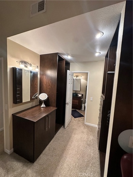 Building Photo - 2217 Vanderbilt Ln