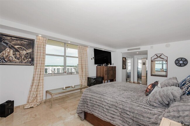 Building Photo - 11111 Biscayne Blvd