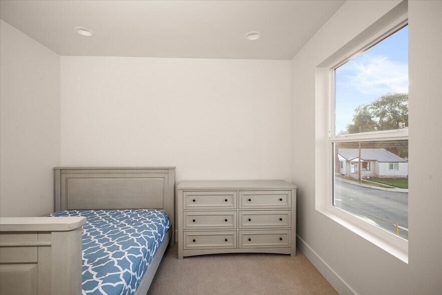 Building Photo - 3201 E 30th Ave