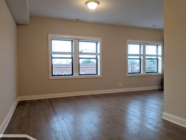 Building Photo - 3407 W Fullerton Ave