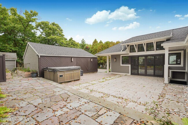 Building Photo - 828 Kingston Terrace