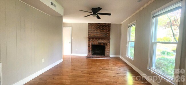 Building Photo - 2015 Glouchester Cir