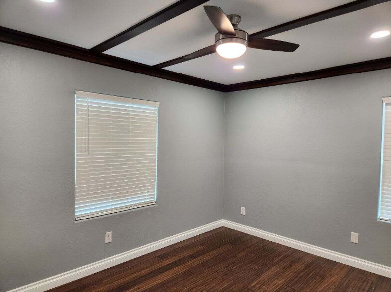 Building Photo - 703 42nd St