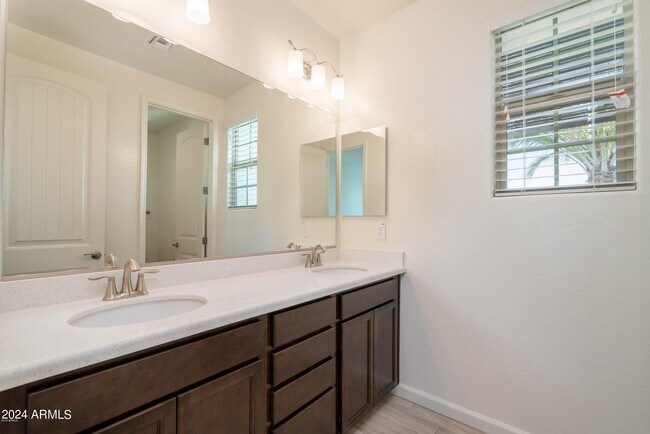 Building Photo - 4015 S Pecan Dr