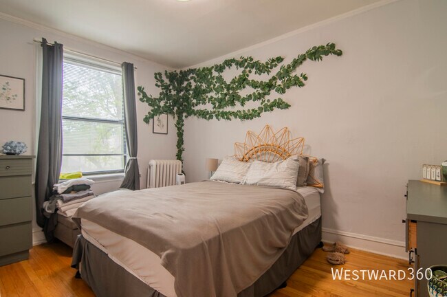 Building Photo - 6038 N Hermitage-3