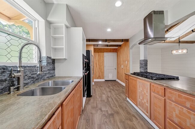 Building Photo - 19818 Packwood Dr