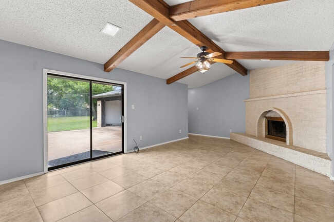 Building Photo - 228 Laredo Dr