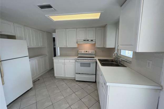 Building Photo - 3220 Pinon Dr