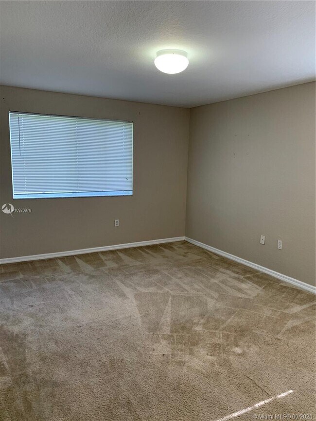 Building Photo - 6044 SW 19th Ct