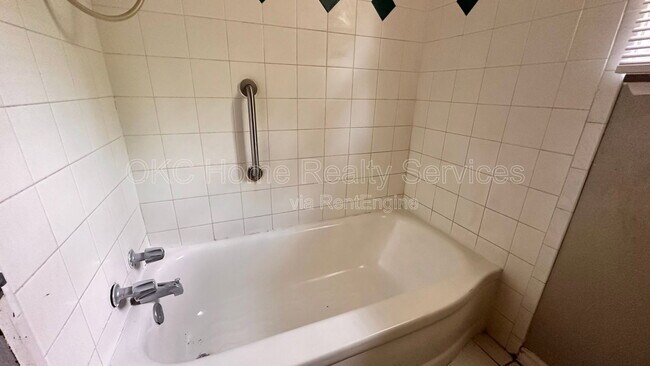 Building Photo - 6808 NW 59th St