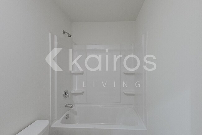 Building Photo - 124 Glory Dr