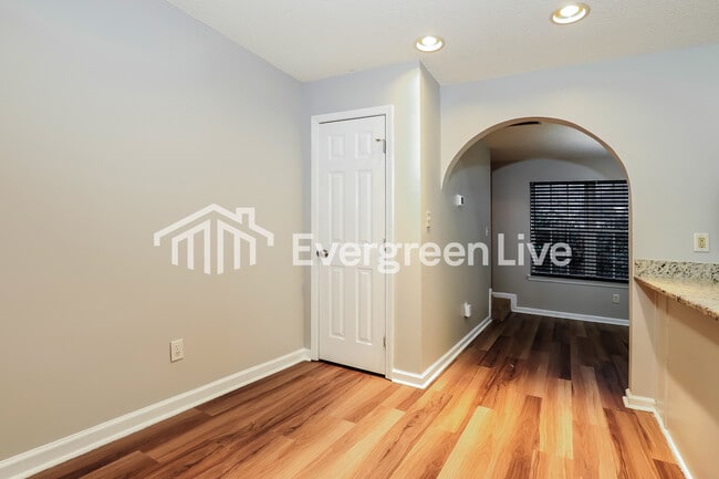 Building Photo - 4020 Meadow Glen Way