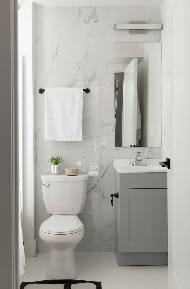 Building Photo - Signal Hill Studios