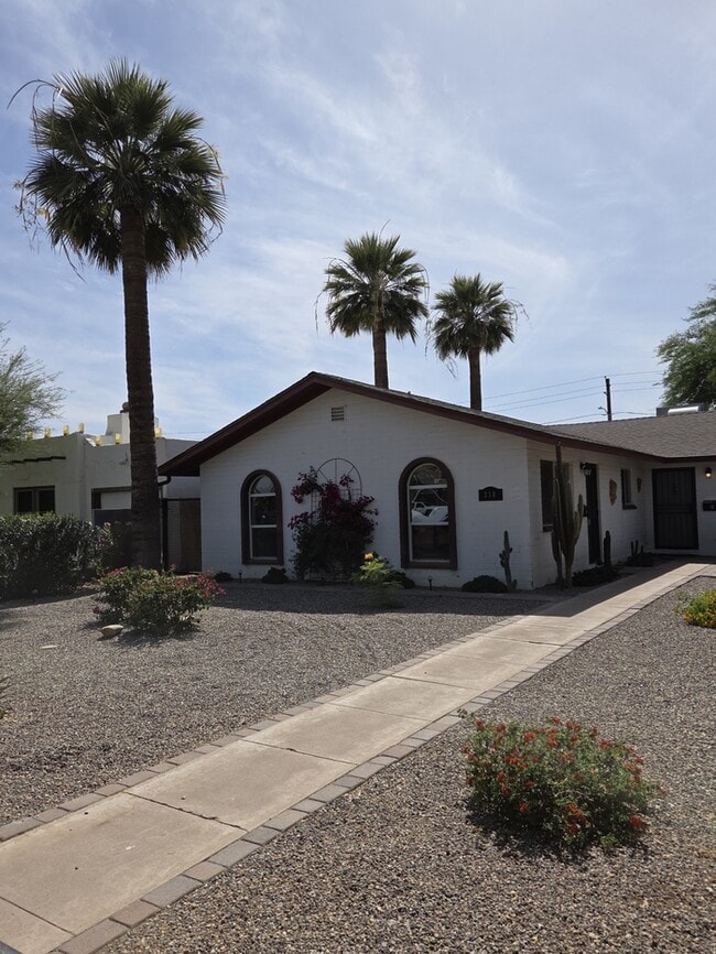 Building Photo - Very nice 2 Bed 1 Bath Downtown Chandler