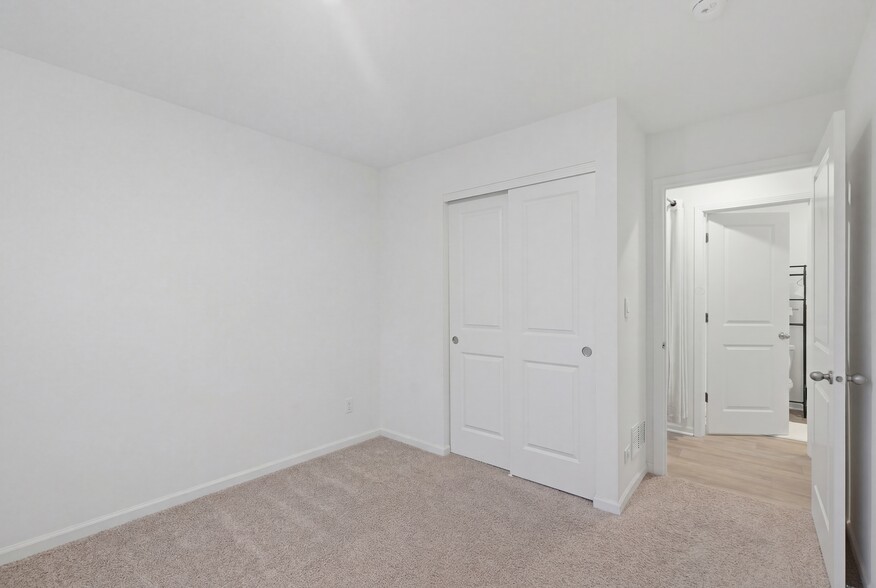 Building Photo - 3837 Currant Ln
