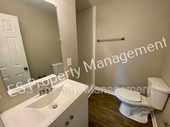 Building Photo - 8070 Chiltern Dr