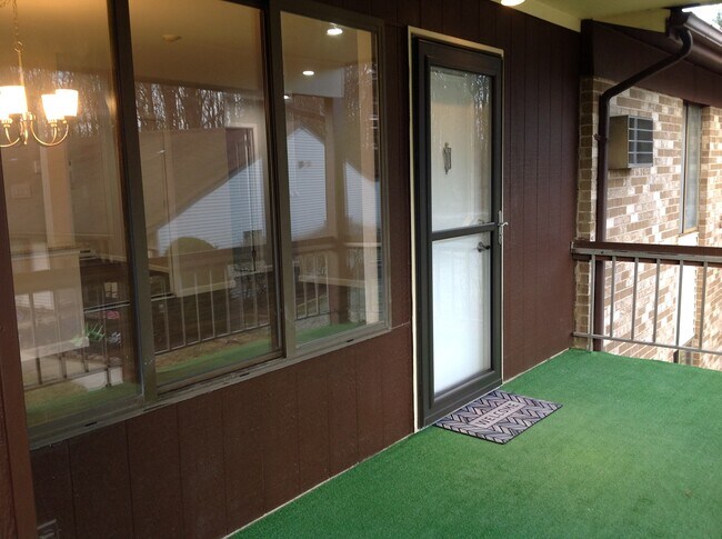 Entry way - 103 Amberly Dr