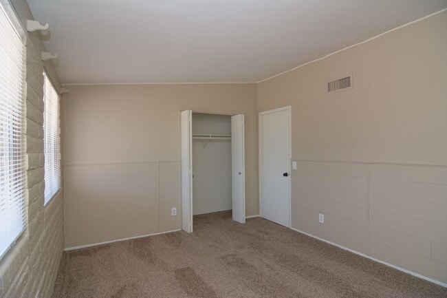 Building Photo - Charming 3 Bedroom 2 Bath House! Great Nor...