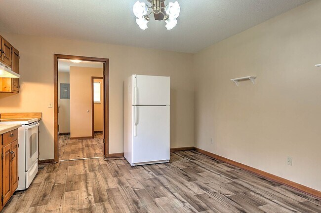 Building Photo - 307 Cypress St