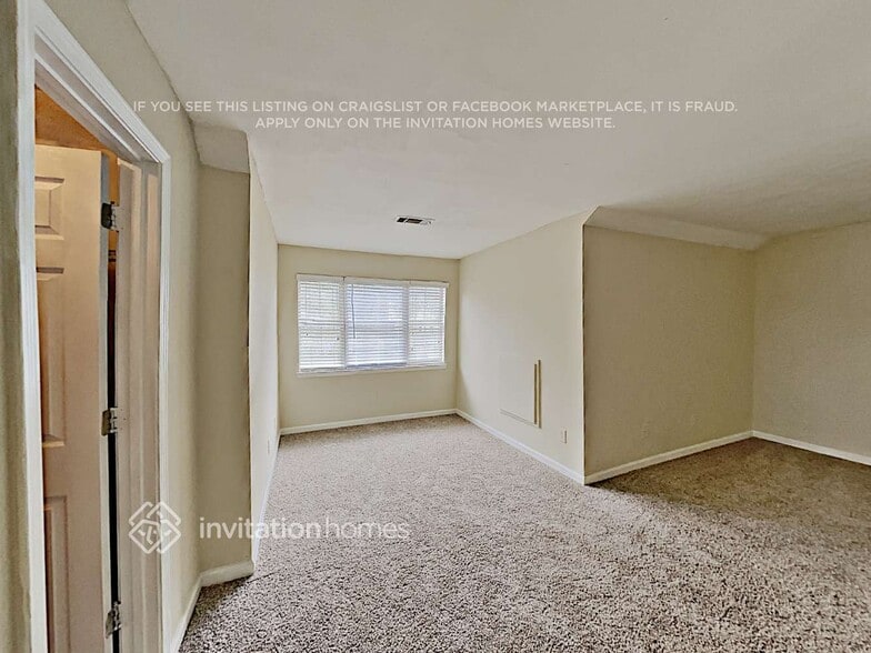 Building Photo - 3700 Pointe Cir