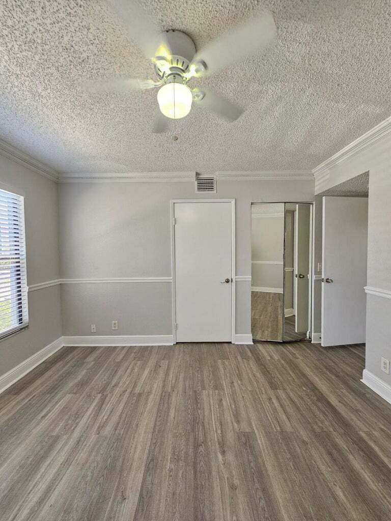 Building Photo - 1453 Lake Crystal Dr