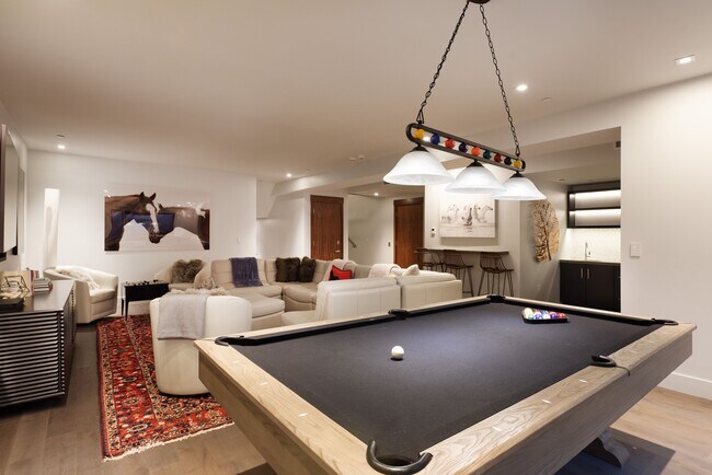 Building Photo - 717 S Aspen St