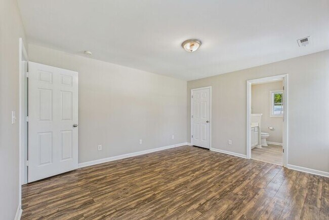 Building Photo - Beautifully Updated 3-Bedroom Home in Gree...