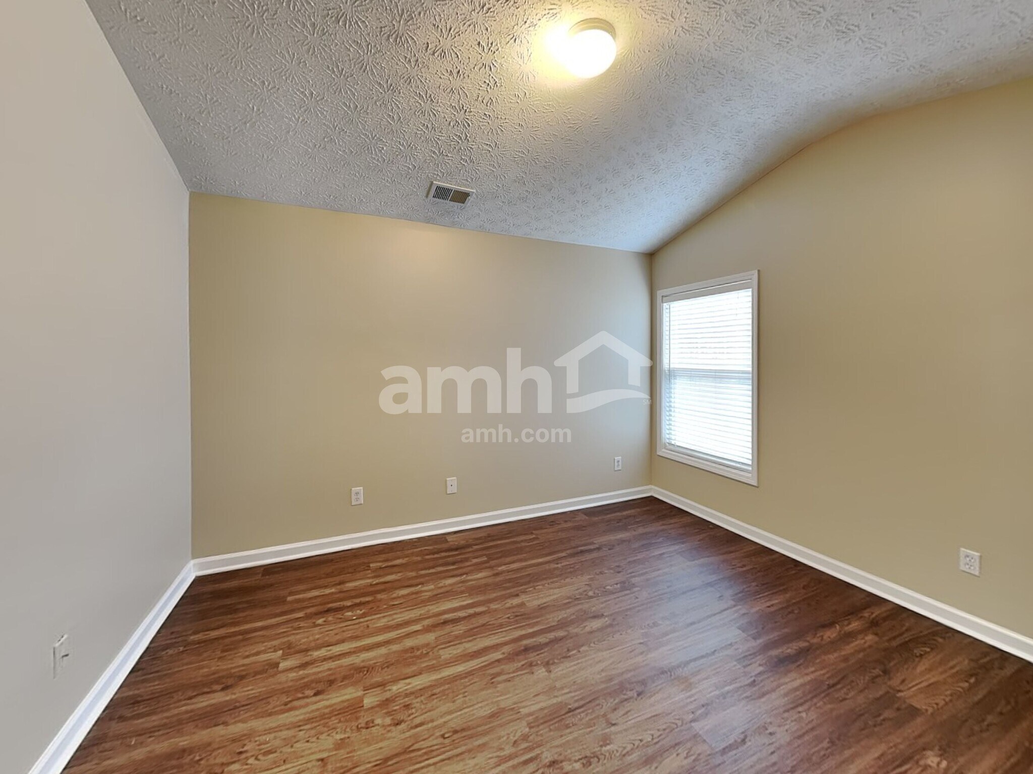 Building Photo - 6932 Silver Bend Pl