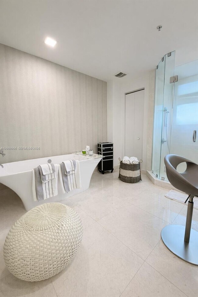 Building Photo - 17301 Biscayne Blvd