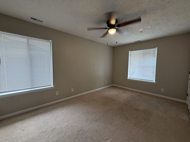 Building Photo - 3374 Galleria Dr