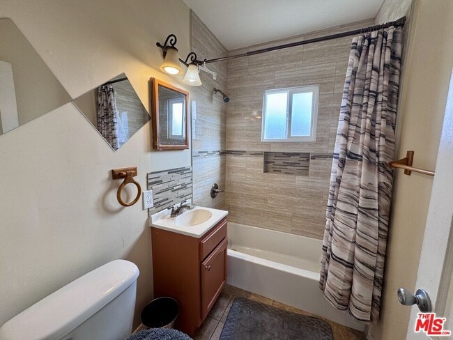 Building Photo - 8211 Crenshaw Dr