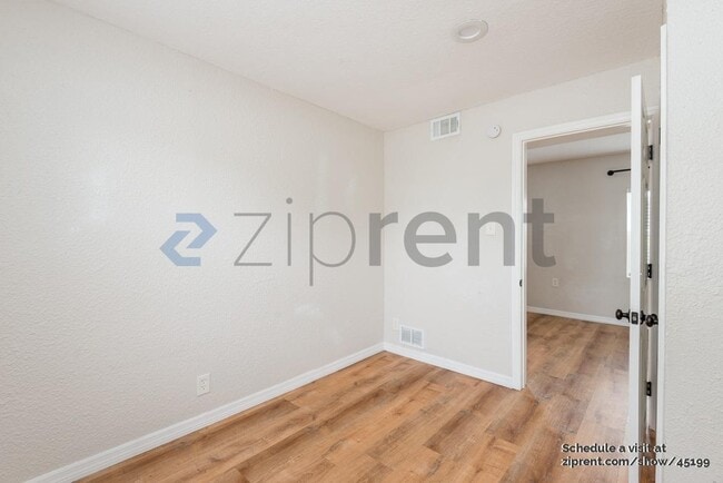 Building Photo - 909 E 28th Ave
