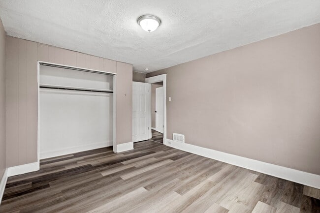 Building Photo - SCORE 50% OFF 1ST MONTH'S RENT IF SIGNED BY APRIL 10! Stunning 3 bedroom home in Aliquippa availa...