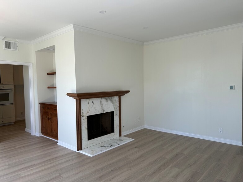 Building Photo - 1375 Kelton Ave