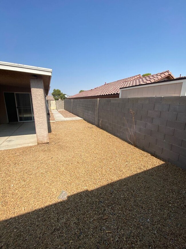 Building Photo - 127 Newburg Ave