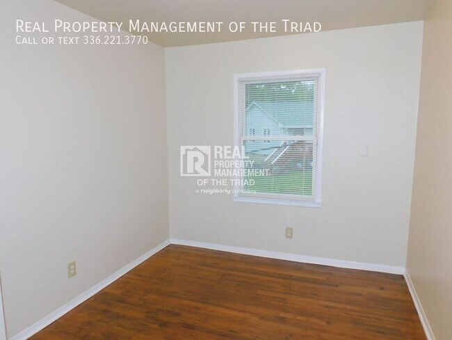 Building Photo - 2405 E Florida St