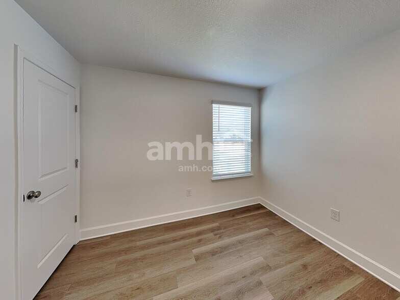 Building Photo - 16458 Cheyanne Ct