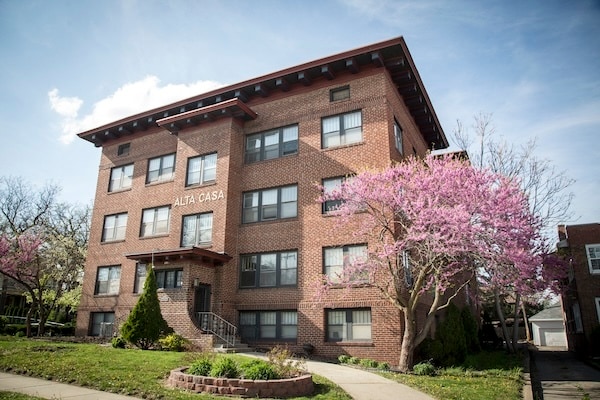 Building Photo - Alta Casa
