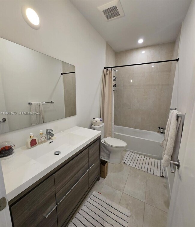 Building Photo - 5503 W Oak Wy