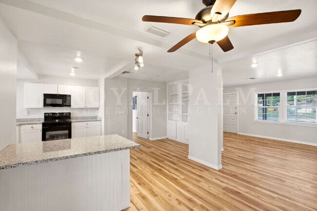 Building Photo - 2/1 Retreat in North Fort Myers: Apartment Life Called. We Didn't Answer.