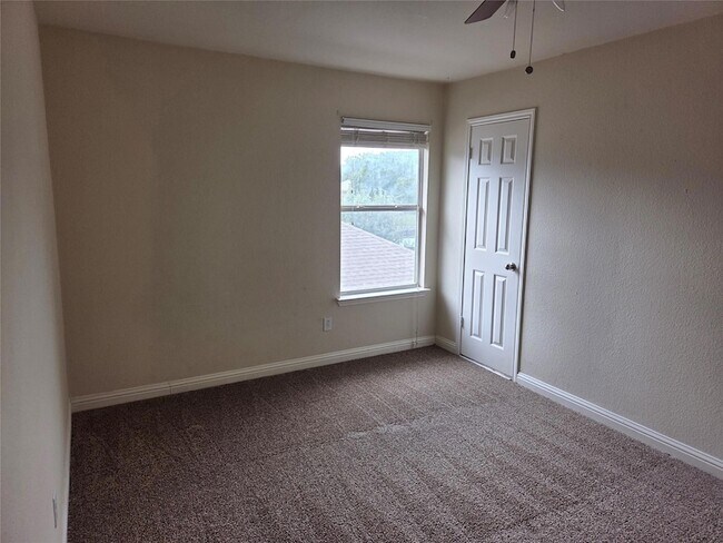 Building Photo - 607 Meadow View Dr