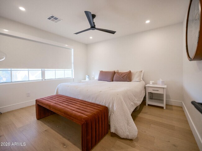 Building Photo - 2024 E Granite View Dr