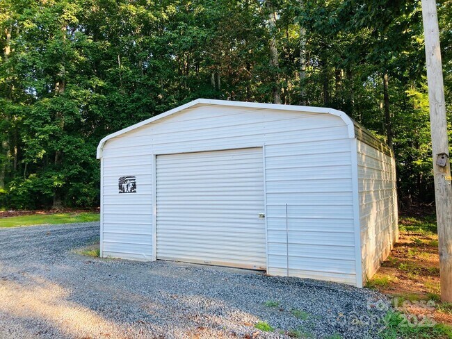 Building Photo - 1691 Hopewell Church Rd