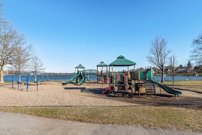 Building Photo - 272 Albion St