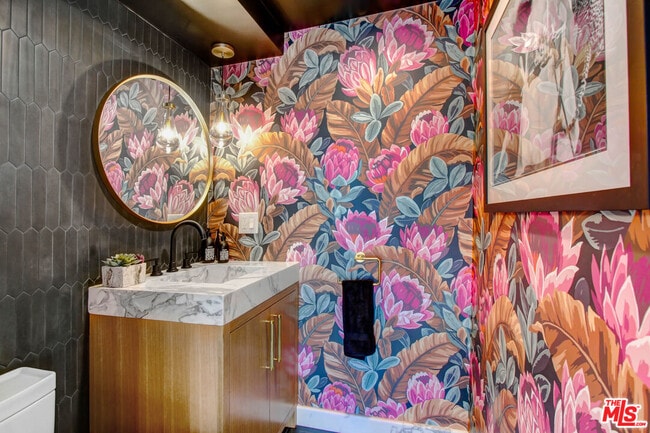 Building Photo - 6440 Rhea Ave