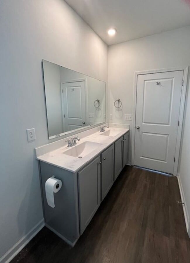 Building Photo - Stunning, Pet Friendly Home!